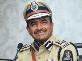 CV Anand honors two officers in Hyderabad