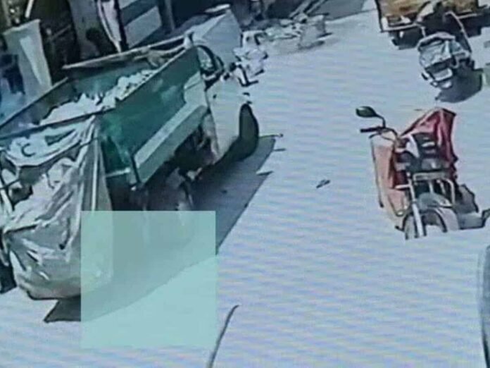 Tragic Incident in Hyderabad: Toddler Fatally Injured by GHMC Garbage Truck in Video Footage