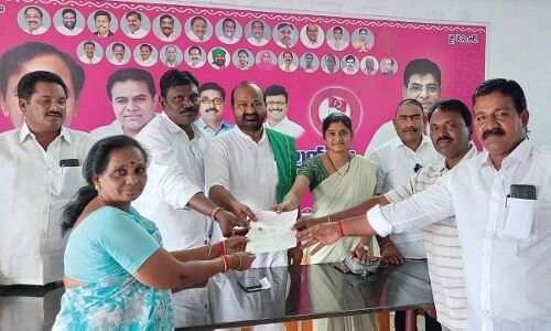 Beneficiaries receive CMRF cheques in Khammam