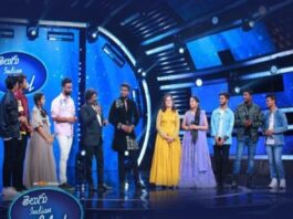 Chandrabose presents the pen used to write Naatu Naatu to the winner of Telugu Indian Idol for Best Singer