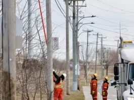 Ice Storm Leaves Hundreds of Thousands in Canada without Power