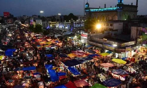 The City of Hyderabad Prepares for the Festive Spirit of Eid as Markets Bustle with Shoppers