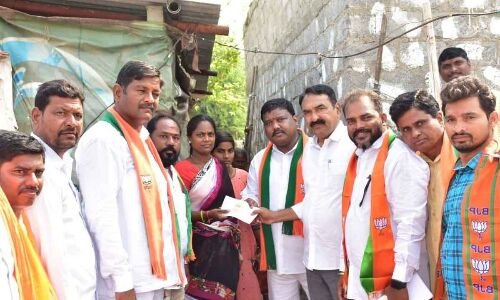 Financial aid provided to homeless individuals by BJP leader in Warangal
