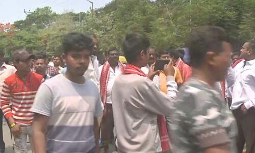 Gandhi Bhavan under siege attempt by Yadava community leaders causes tension at Indira Park in Hyderabad