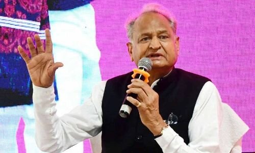 Gehlot unleashes welfare blitz, BJP struggles to find key issues