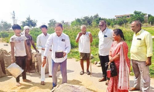 Paddy Procurement Centre in Nagarkurnool Inspected by Additional Collector Sabawat Motilal