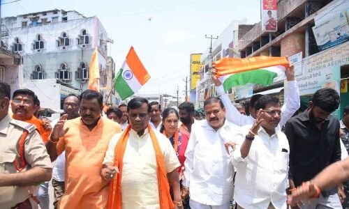 Rally of BJP leader Dhanpal Suryanarayana impeded in Nizamabad