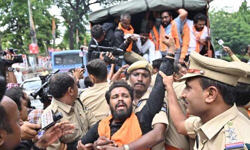 Tension at TPCC headquarters in Hyderabad due to protests by Bajrang Dal
