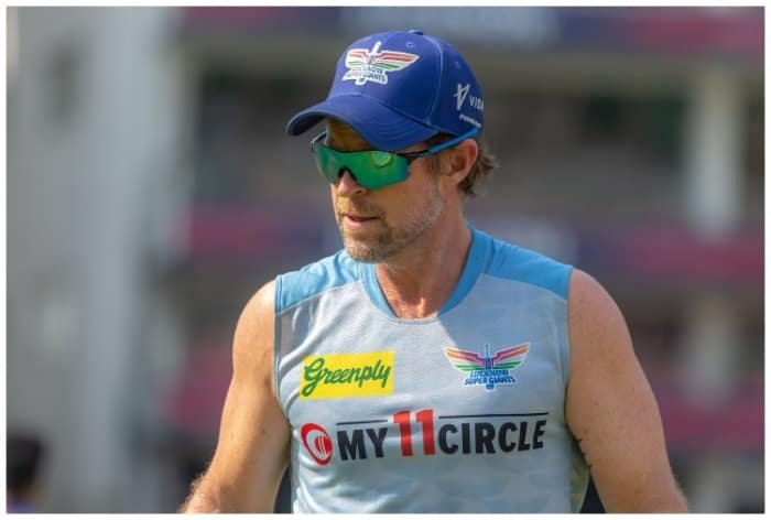 Watch Video: Jonty Rhodes Assists Groundstaff in Dragging Covers as Rain Halts Play During LSG Vs CSK Match in IPL 2023