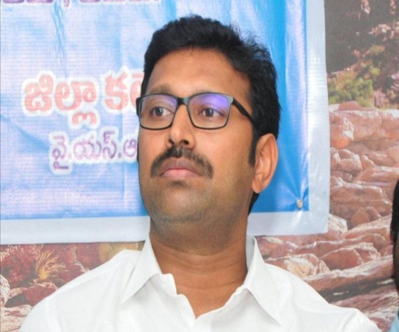 CBI interrogates YSRCP MP Avinash Reddy for seven hours regarding Vivekananda's murder.