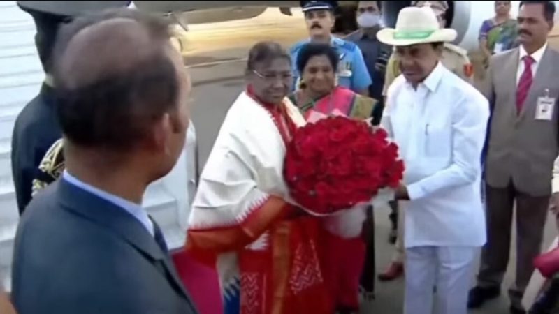 CM KCR | CM KCR welcomes the President at Begumpet Airport.