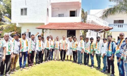 Congress welcomes 49 Mudiraj families in Kamareddy