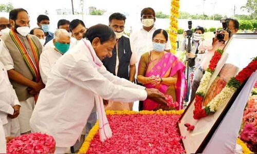 KCR pays tribute to PV