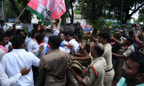 Leaders of BRS and BJP engage in a fight causing tension at Gun Park.