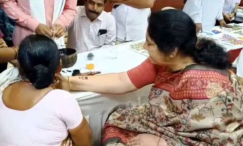 Satyavathi Rathod gets KCR's name tattooed on her arm in Hyderabad