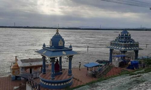 Bhadrachalam witnesses Godavari river rise to 5.40 ft
