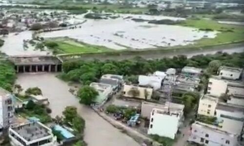Colonies in Warangal submerged due to breach in lake bund