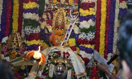 Large Crowd Forms at Sri Ujjaini Mahankali Temple for Lashkar Bonalu