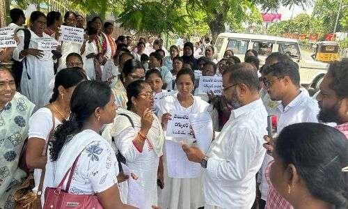 Congress supports ANMs' protest in Warangal for regularisation