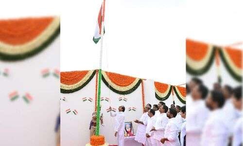 National Flag hoisted by KCR at Pragati Bhavan