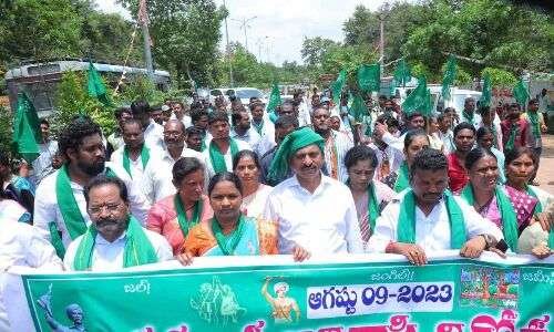 Ponguleti accuses KCR government of betraying tribals