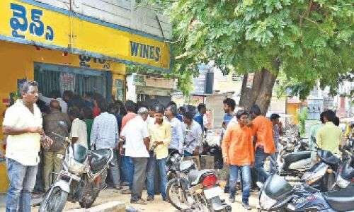 Telangana Government makes efforts to promote liquor licences in districts