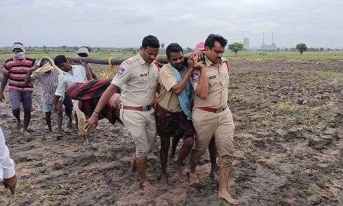 Two police officers in Bhupalpally to receive special recognition for their heroic efforts in rescuing lives during floods