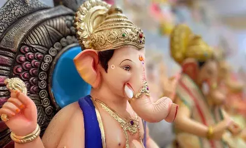 Artisans from Solapur selling Ganesh idols in the city to make quick profits