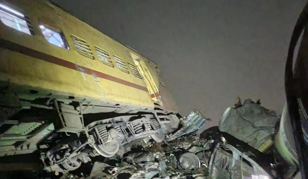 Collision of two trains near Visakhapatnam results in 6 deaths and multiple injuries