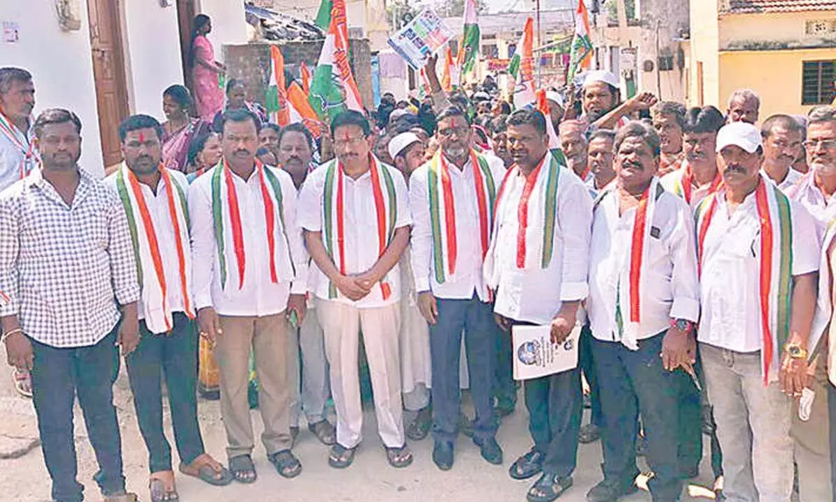 Congress leaders in Mahabubnagar engage in door-to-door visits