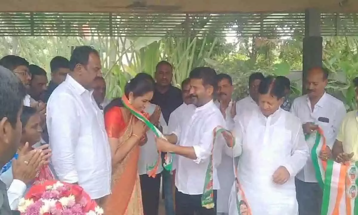 Leaders of Kodangal and Bodhan BRS join Congress in the presence of Revanth Reddy