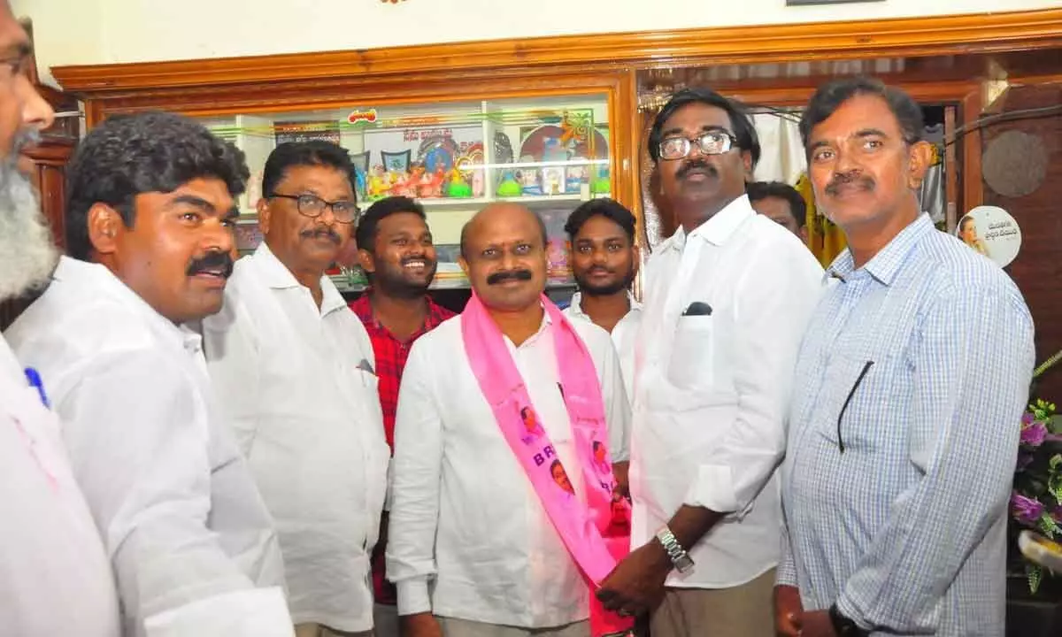 Several Congress leaders in Khammam join BRS