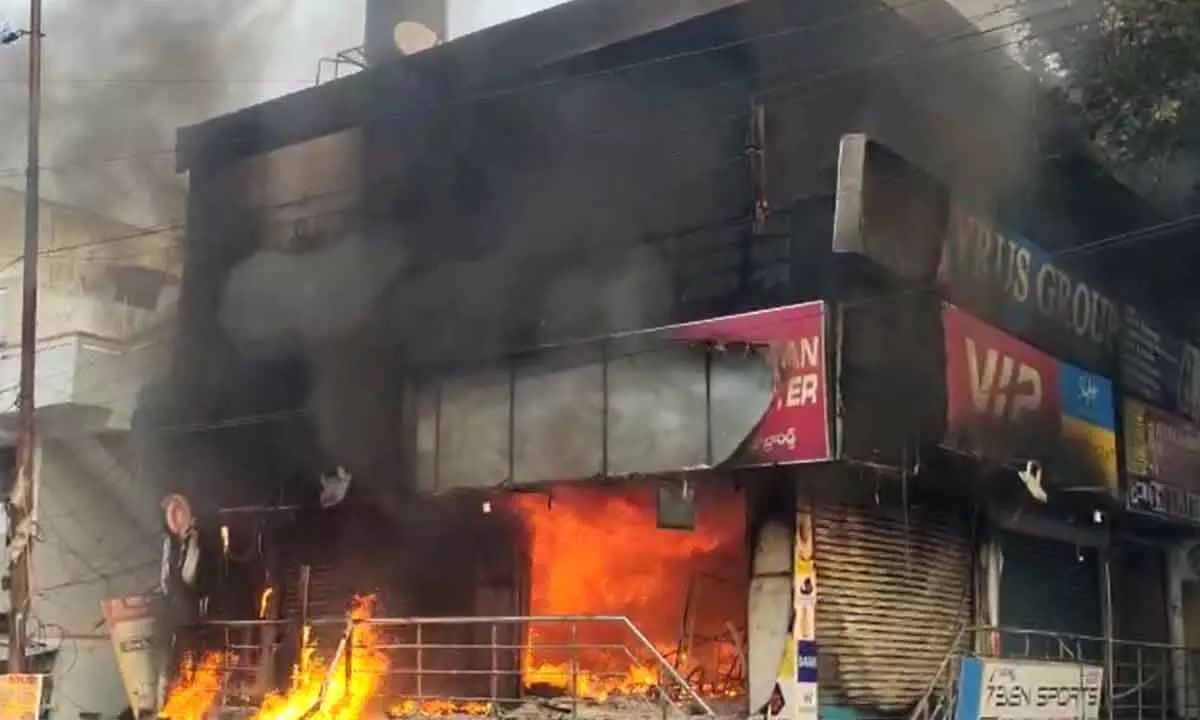 Shop catches fire in Hyderabad's Vanasthalipuram