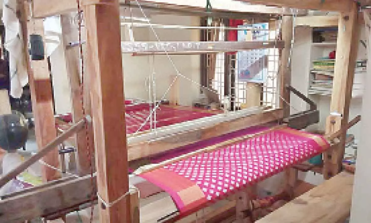 The handloom industry in TS is on the brink of collapse