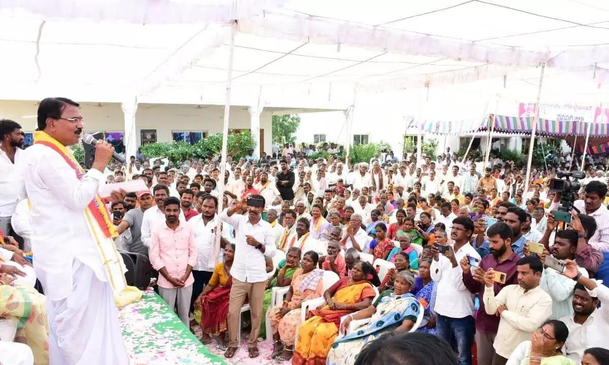 Wanaparthy reveals the newly unveiled statue of Panduga Sayanna