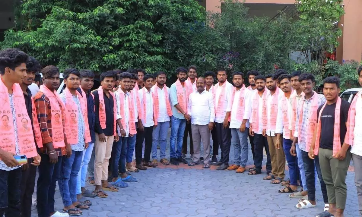 100 young individuals in Nalgonda join BRS