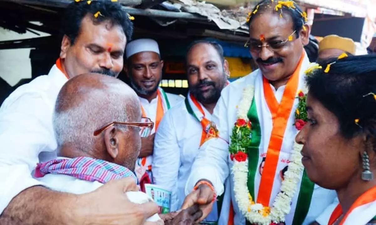 Congress candidate from Kukatpally conducts door-to-door campaign in historic Bowenpally area