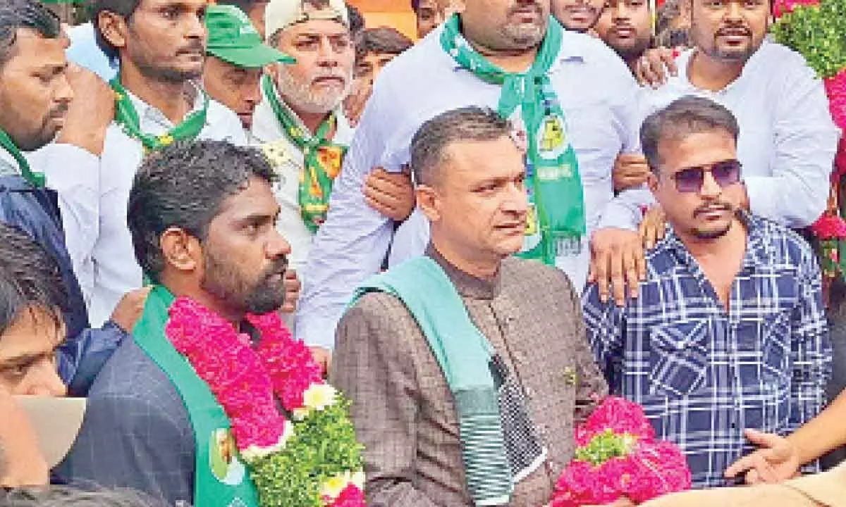 Contestants listen to grievances of Jubilee Hills voters in Hyderabad