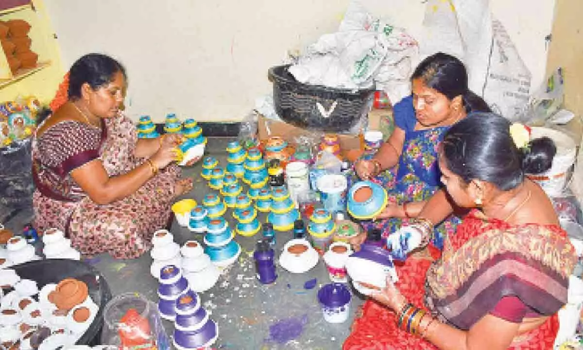 Diya makers in Hyderabad lose hope this Diwali