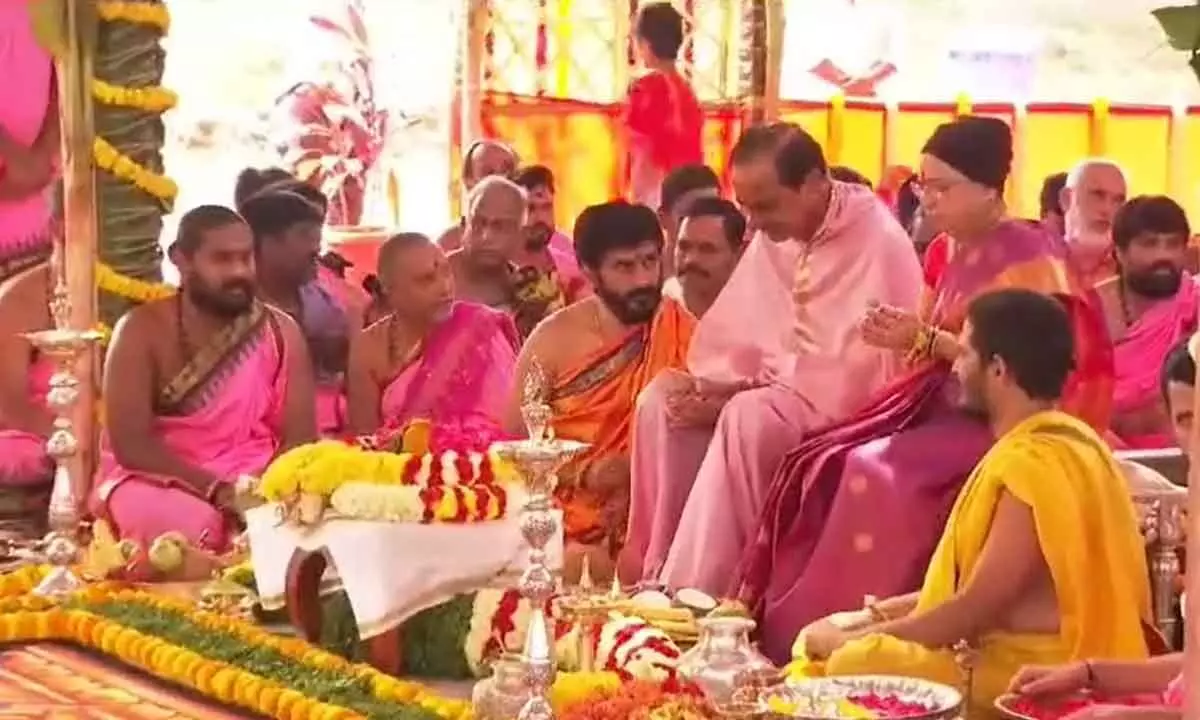 KCR's Rajashyamala Yagam Enters Second Day, Yatra Seva to Commence