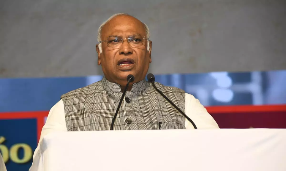 Kharge suggests KCR limits himself to farm house