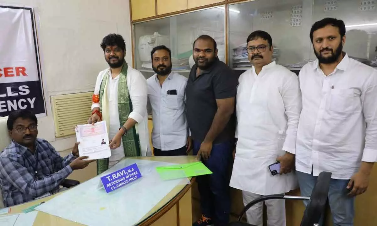 Naveen Yadav submits nomination for Jubilee Hills