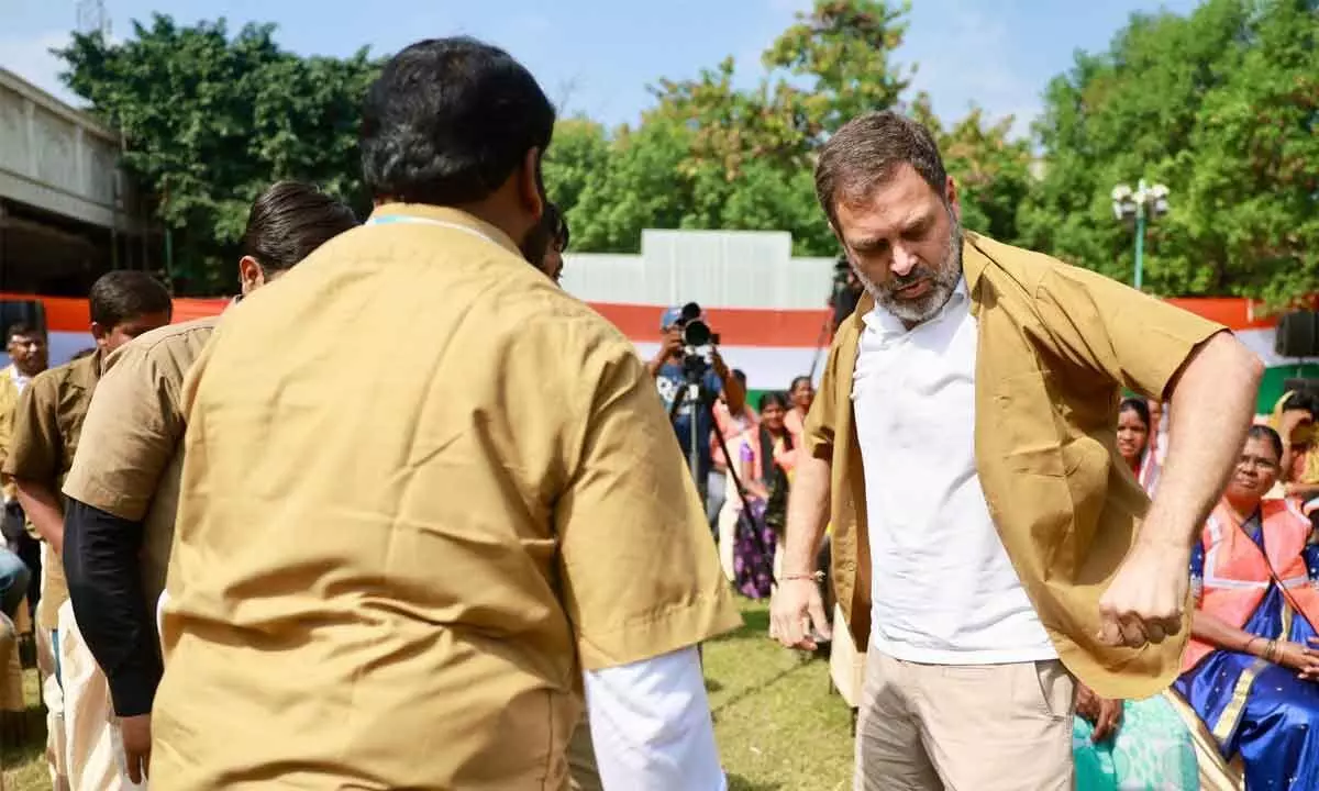 Rahul extends support to gig workers, civic employees, and auto drivers