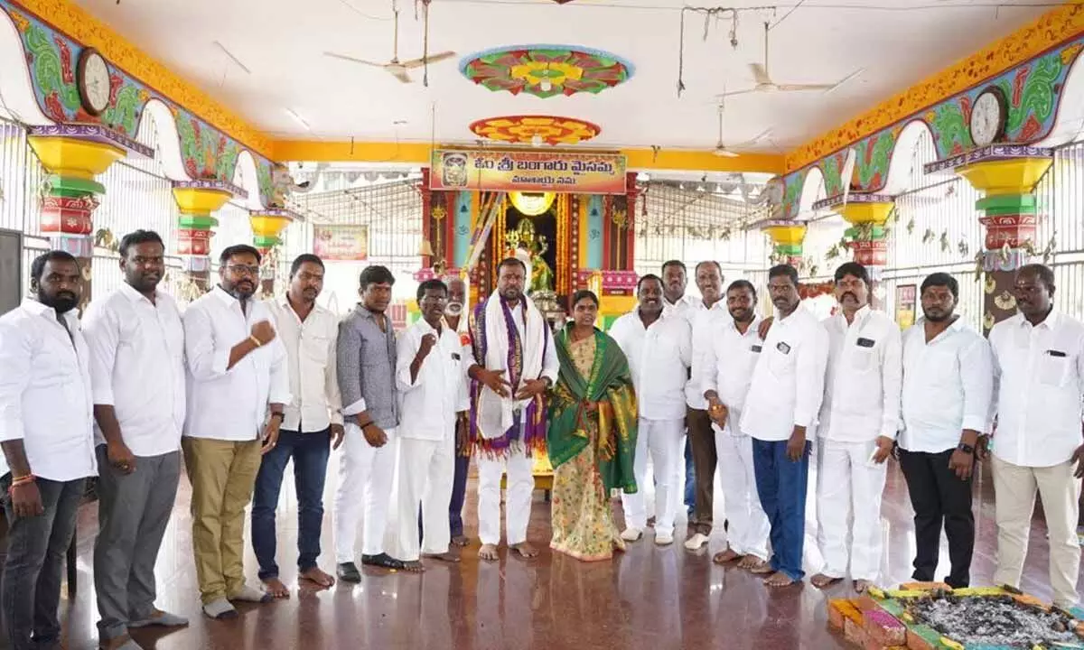 Vajresh Yadav, Thotakura, conducts Puja before filing nomination