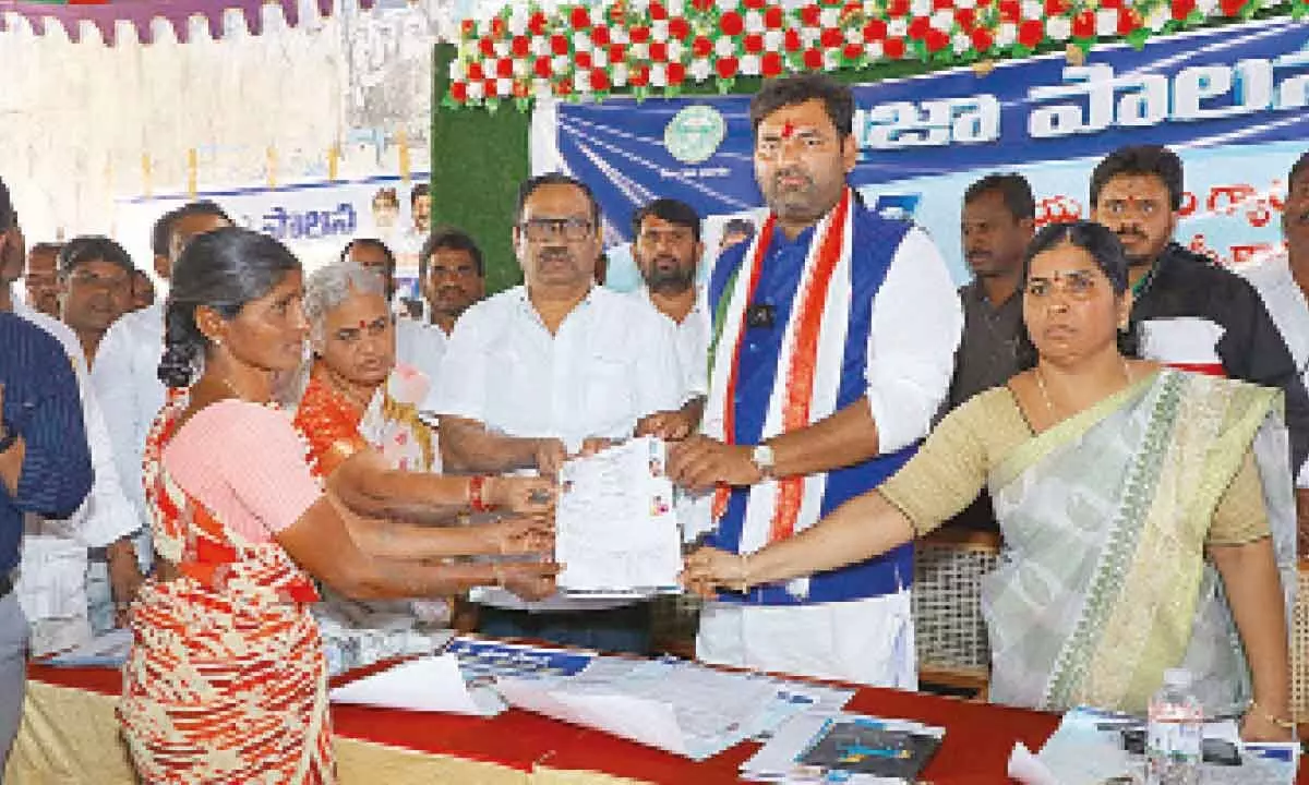 MLA Janampally Anirudh Reddy advises against rushing to fill out applications for government benefits