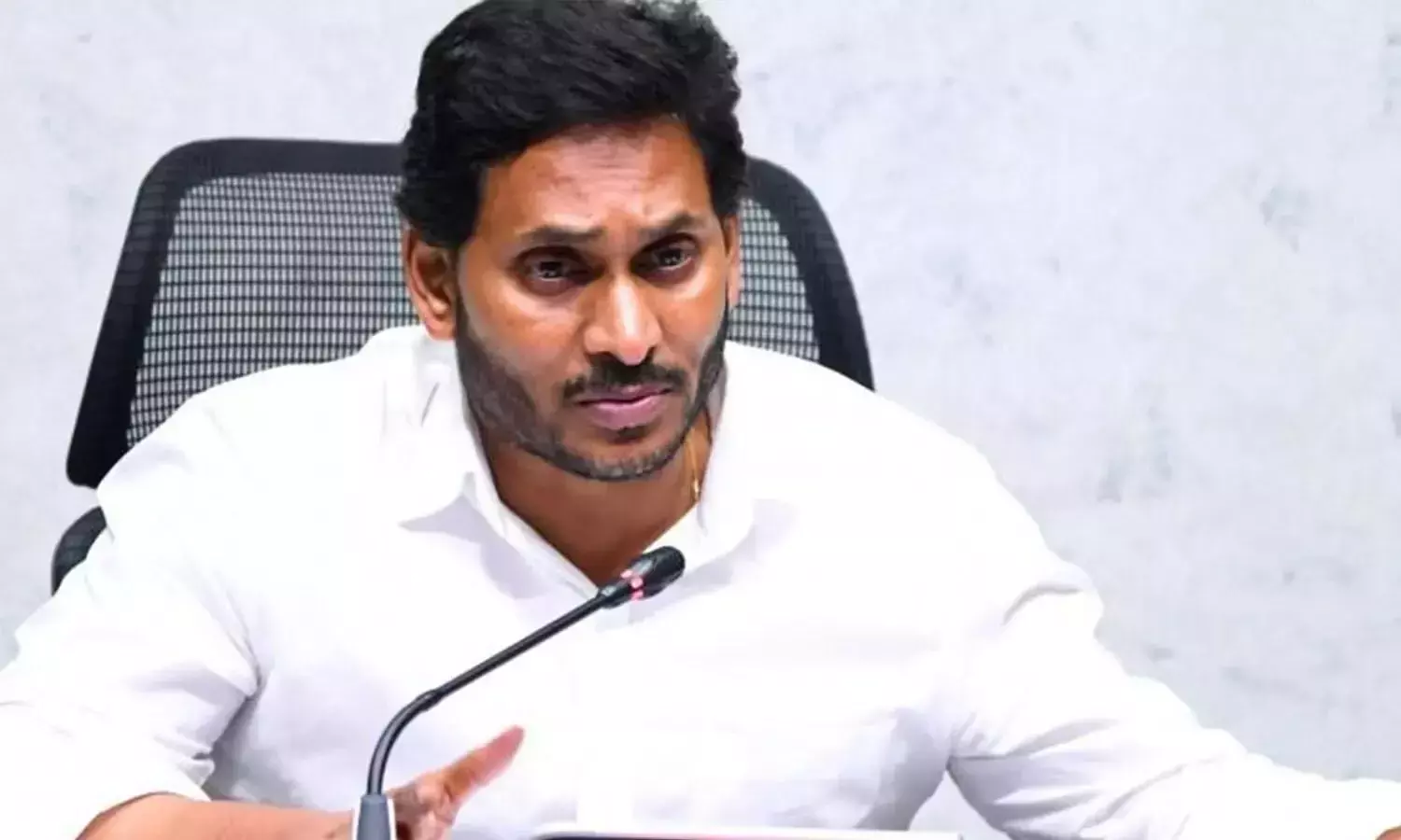 YS Jagan urges officials to be vigilant about Covid's JN.1 variant, advises public to remain calm