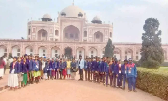 30 students from TTWREIS to attend Republic Day parade today