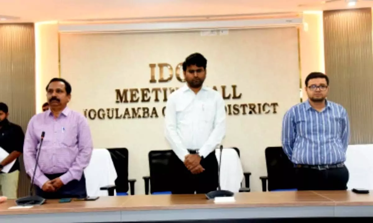 DC BM Santhosh honors Mahatma Gandhi and other national martyrs