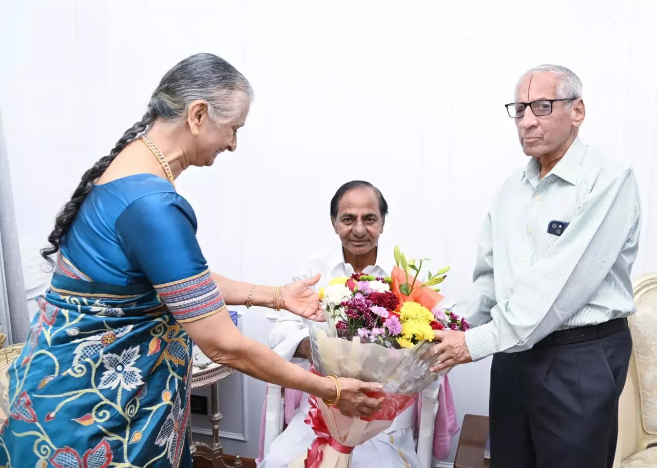 ESL Narasimhan, Former Governor of Telangana, Meets BRS Supremo Sri K Chandrasekhar Rao