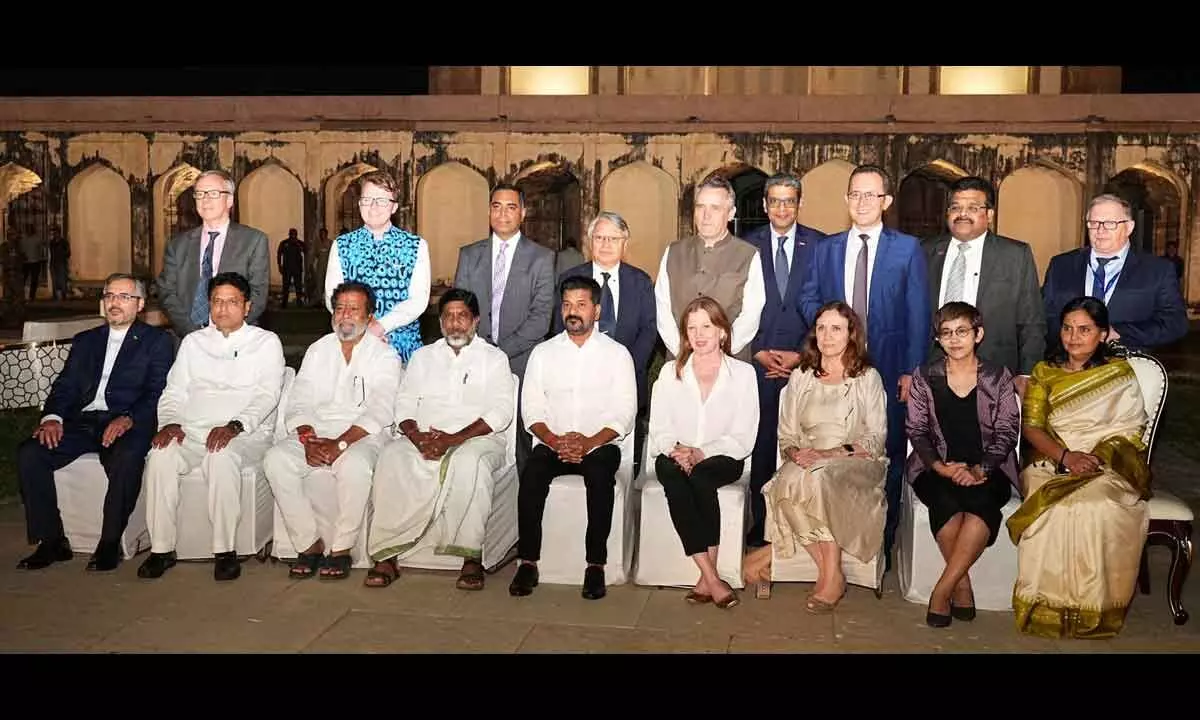 Foreign delegates attend dinner hosted by CM